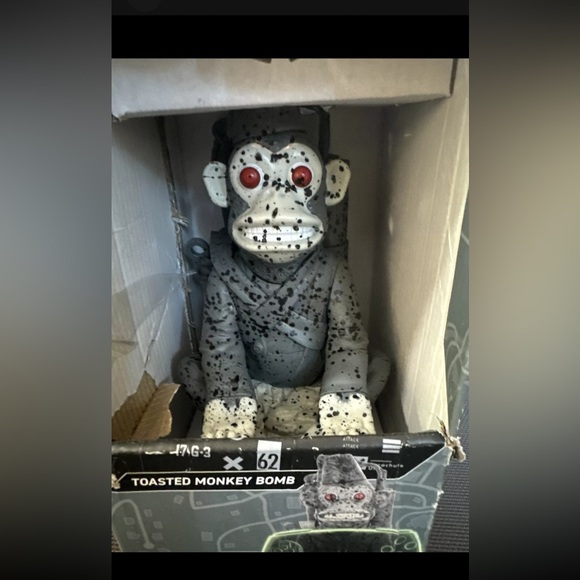 Call of Duty Cable Guy Phone and Controller Holder - Toasted Monkey Bomb - Picture 7 of 7